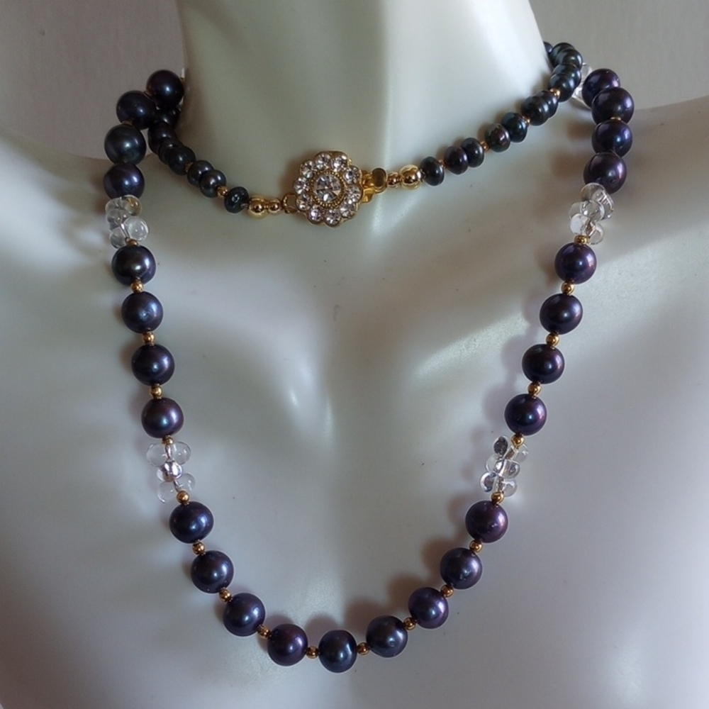 Elegant Black Pearl Necklace with Gold Accents